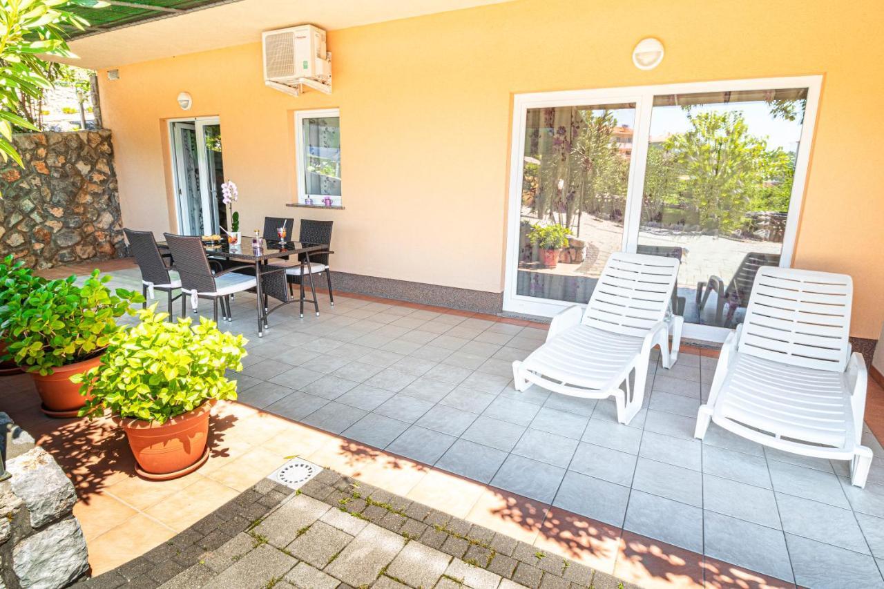 Apartments Sandra Kornić Exterior foto
